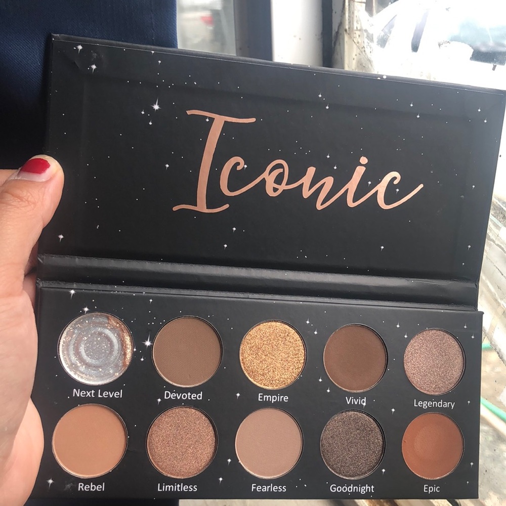Neutral Eyeshadow pallete.